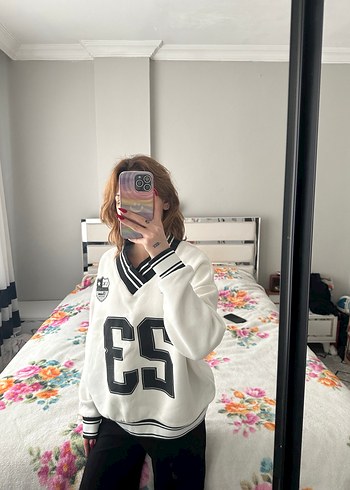 Beyaz V Yaka Kız Sweatshirt - Görsel 2