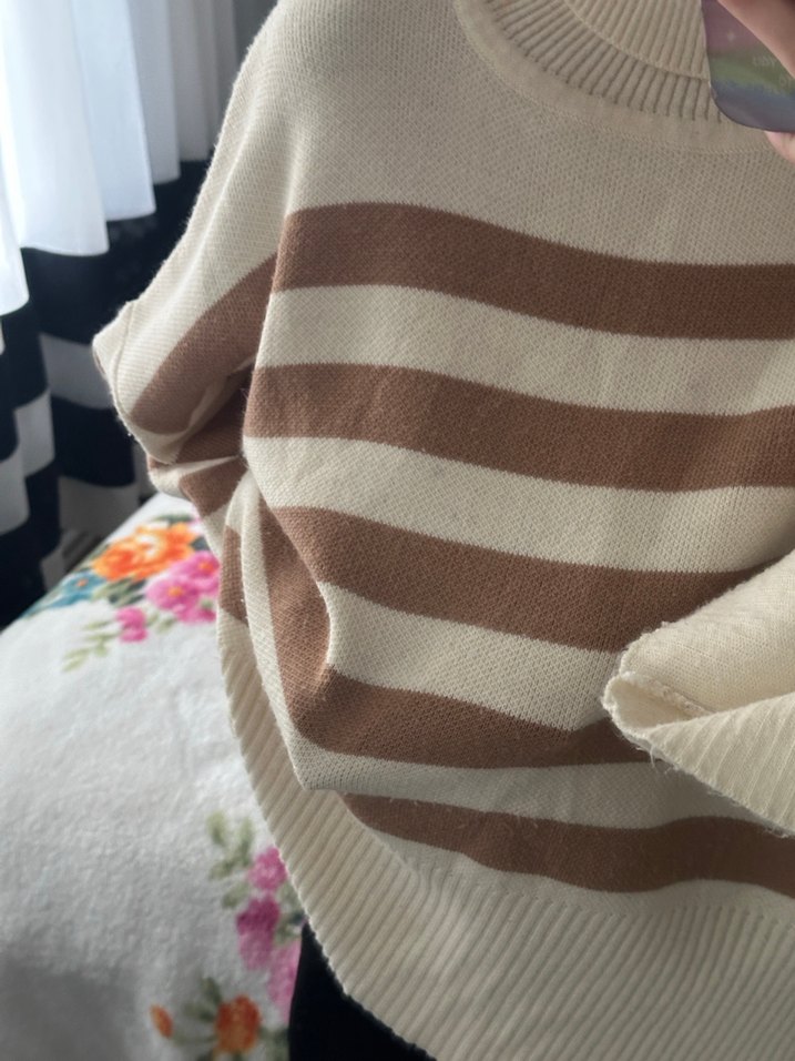 Bej Çizgili Boğazlı Kadın Kazak - Görsel 3