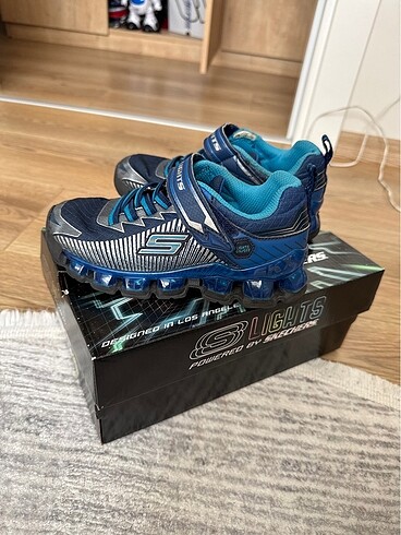 Skechers 30 numara ışıklı spor ayakkabı