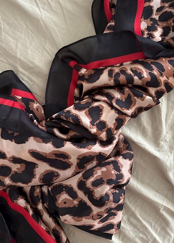 Drapeli Kahverengi Leopar Desenli Kadın Fular - Görsel 2