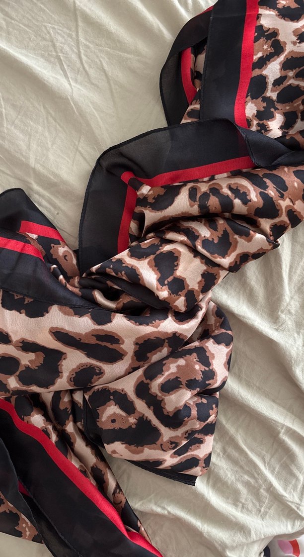 Drapeli Kahverengi Leopar Desenli Kadın Fular - Görsel 2