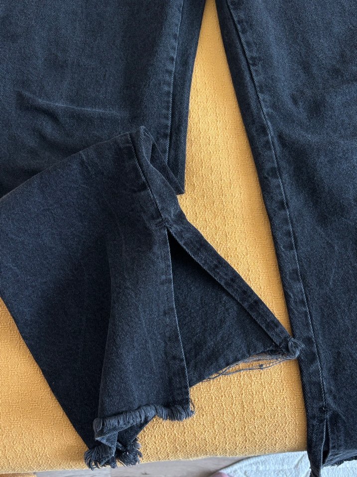 Kadın Siyah Geniş Paça Yırtmaçlı Kot Pantolon - Görsel 2