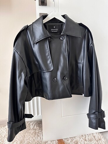 Stradivarius Suni deri crop trençkot