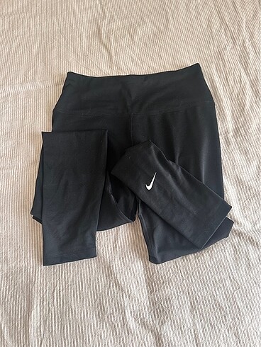 Nike Tayt