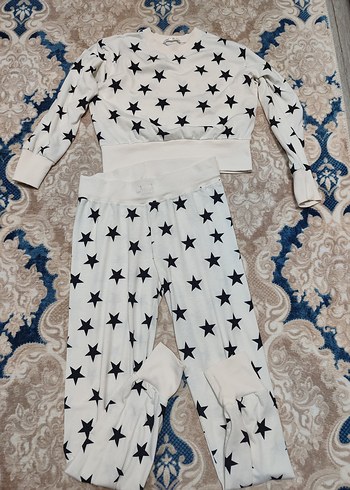 Uzun Kollu Beyaz Yıldız Desenli Pijama Takımı - Görsel 2