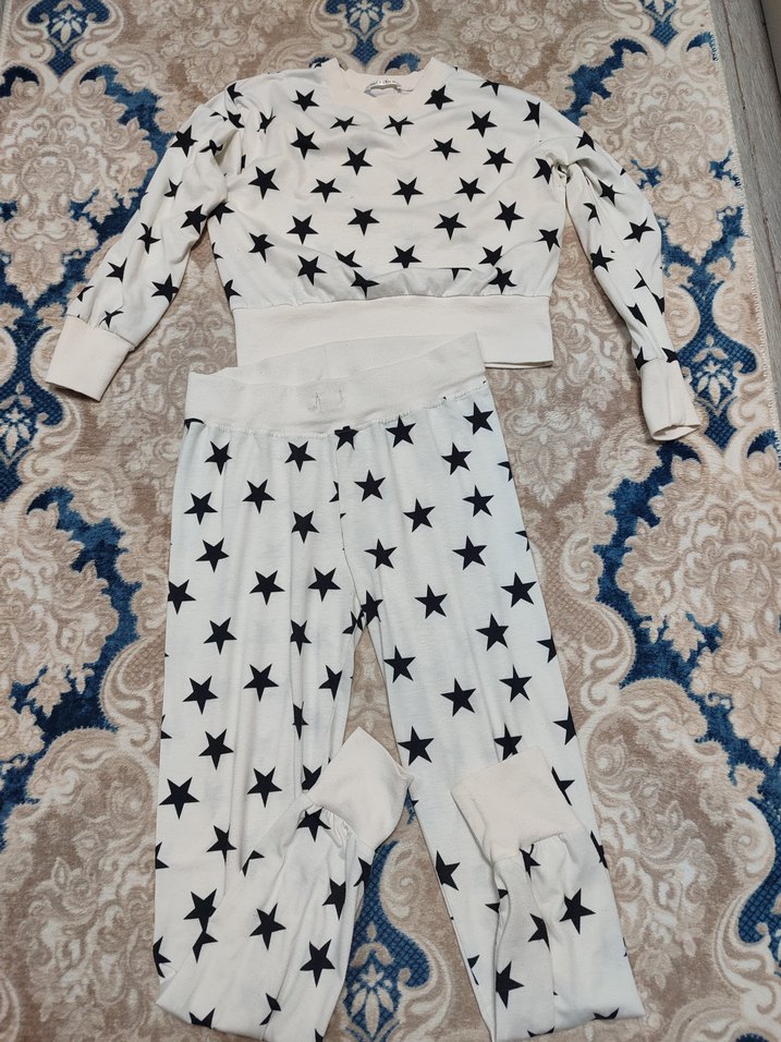 Uzun Kollu Beyaz Yıldız Desenli Pijama Takımı - Görsel 2