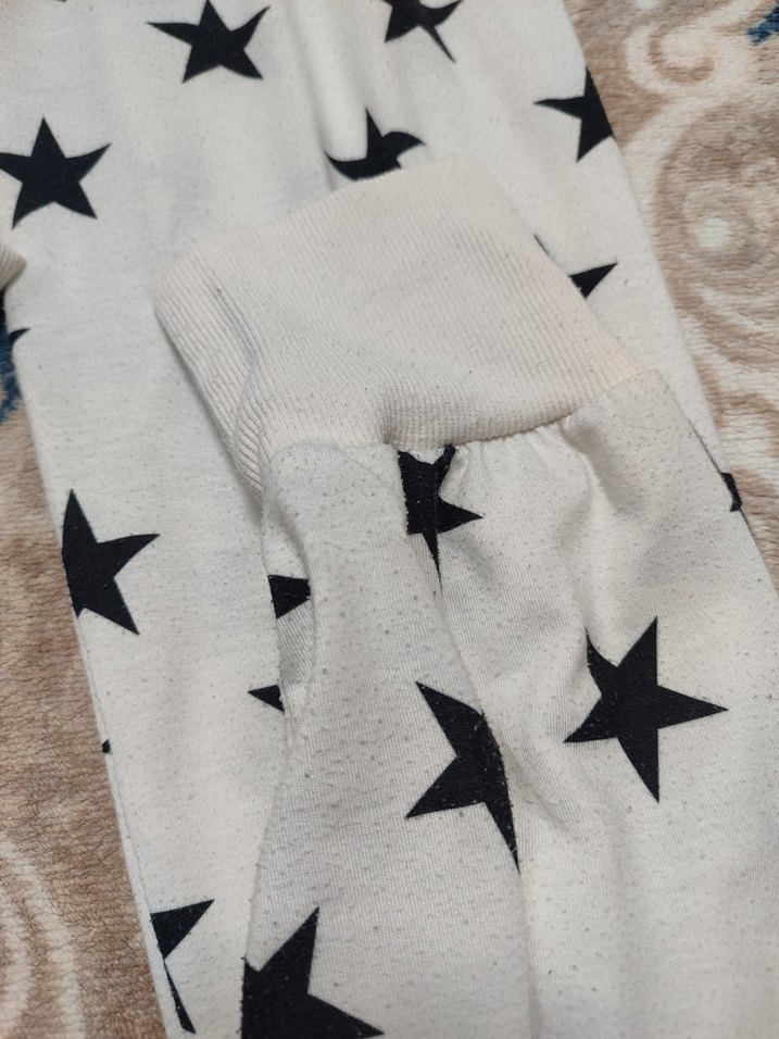 Uzun Kollu Beyaz Yıldız Desenli Pijama Takımı - Görsel 3