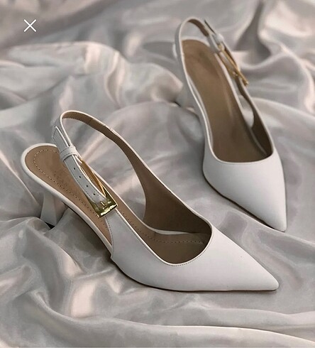 Kemer detaylı beyaz stiletto