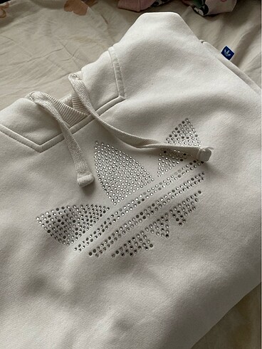 adidas taşlı sweatshirt