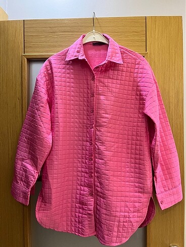 PEMBE GÖMLEK