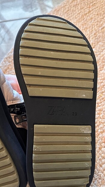 Zara Zara /paraşüt kumaş /az giyilmiş kısa bot