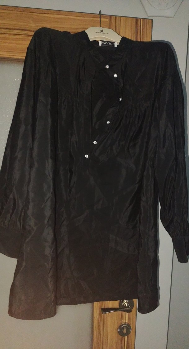 Siyah V Yaka Düğmeli Kadın Gömlek - Görsel 4