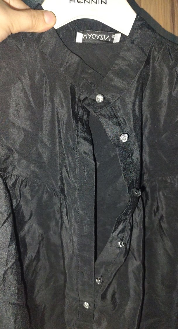 Siyah V Yaka Düğmeli Kadın Gömlek - Görsel 2