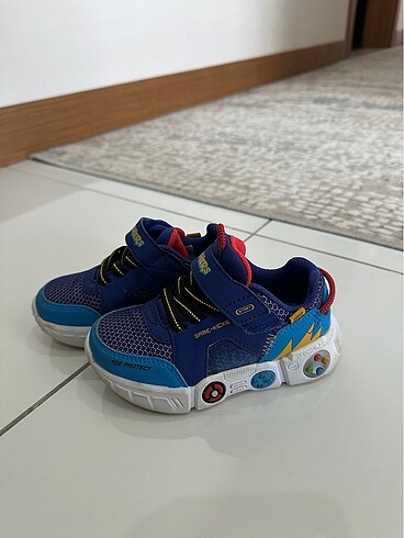 Skechers spor ayakkabı