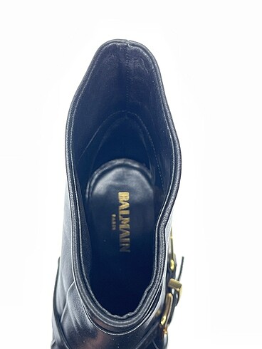 37 Beden siyah Renk Balmain Bot %70 İndirimli.