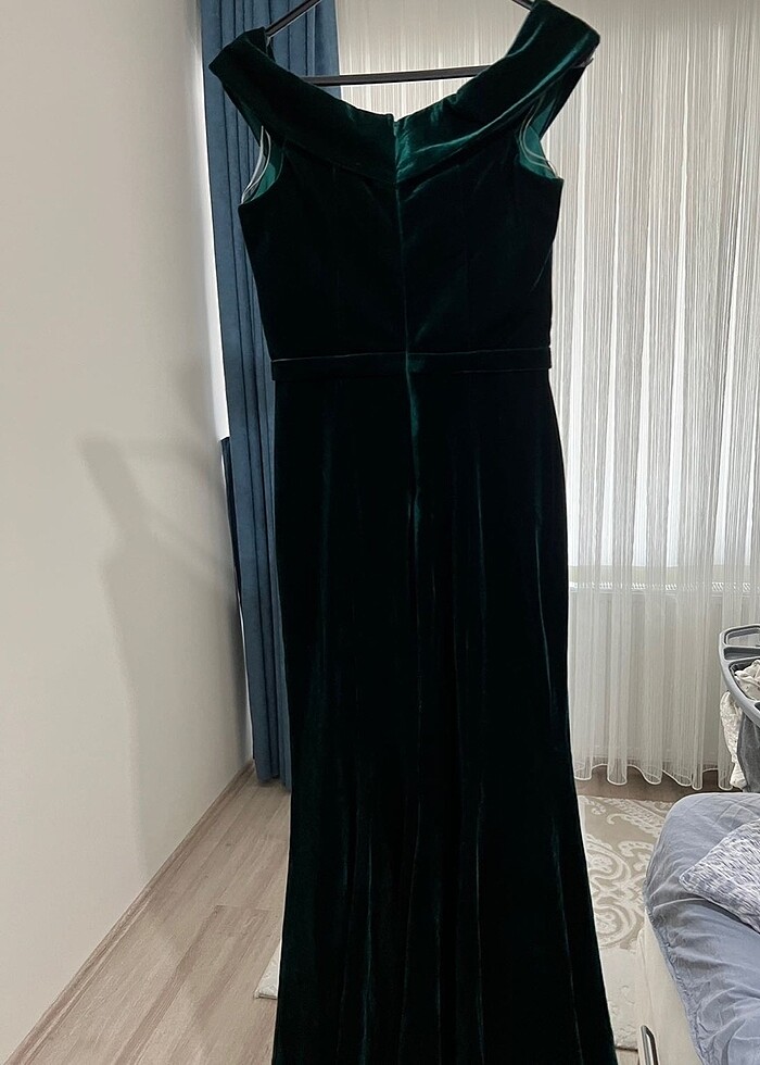 Zümrüt yeşili kadife elbise - Görsel 3
