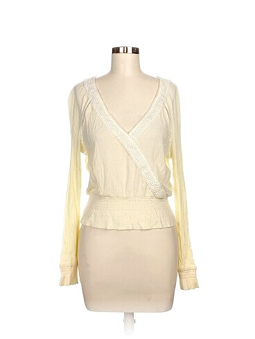 H&M Bluz %70 İndirimli.