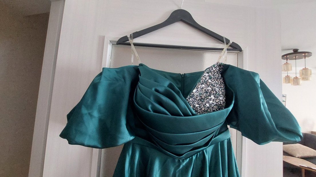 Zümrüt Yeşili Balon Kollu Kloş Etekli Midi Boy Gece Abiye Elbise - Görsel 3