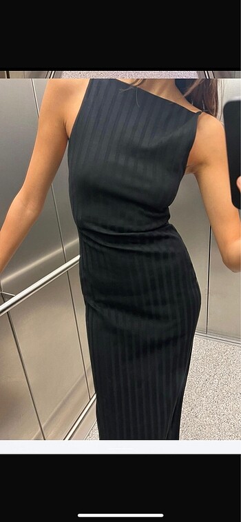 Zara siyah askılı elbise