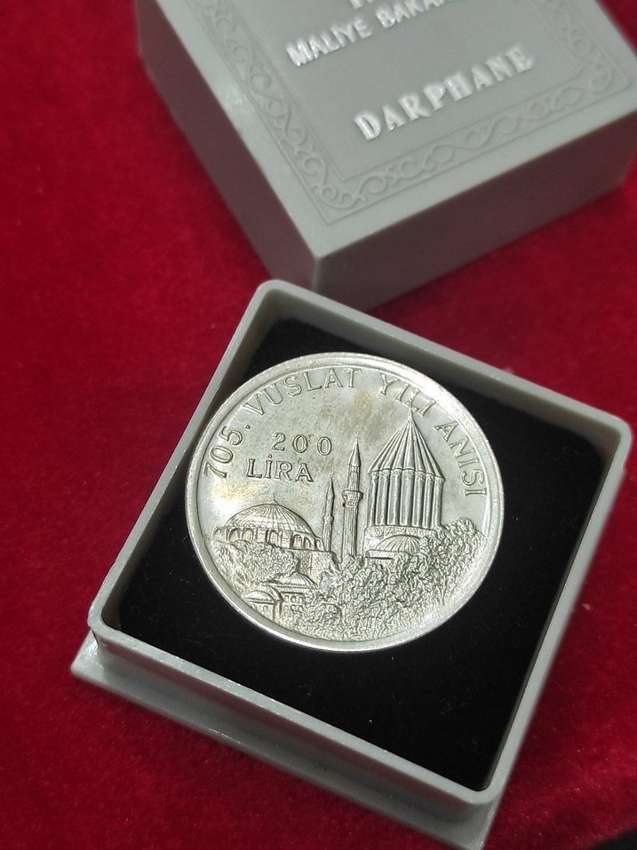 1978 Tarihli Vintage Altın Renk Rozet - Görsel 4