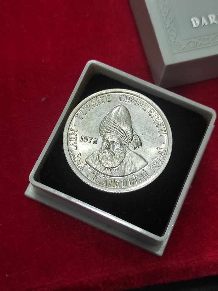 1978 Tarihli Vintage Altın Renk Rozet - Görsel 5