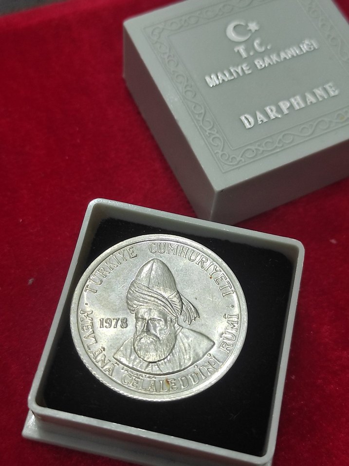 1978 Tarihli Vintage Altın Renk Rozet - Görsel 3