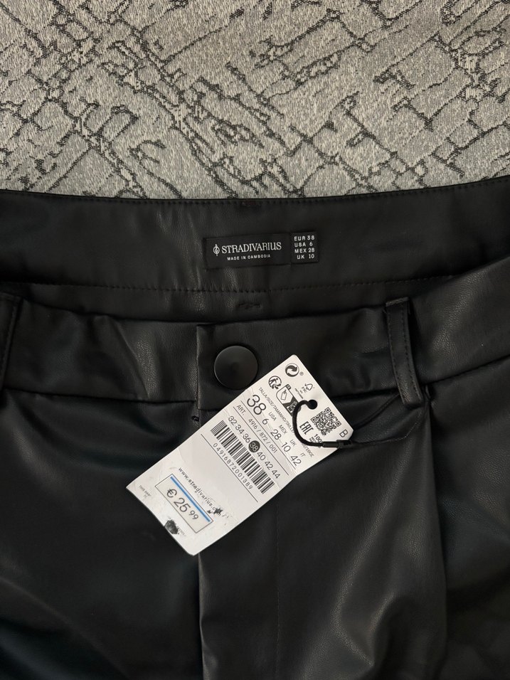 Düğmeli Siyah Deri Mini Şort - Görsel 2