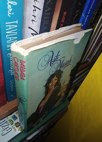 Barbara Cartland aşk masalı