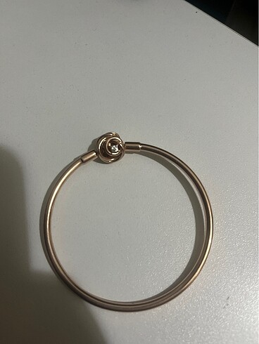 Beden altın Renk Pandora Moments Etrafı Sarılı Klipsli Bangle Bileklik