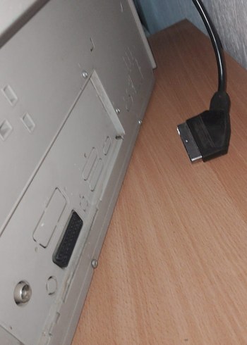 Gri büyük tüplü televizyon - Görsel 4