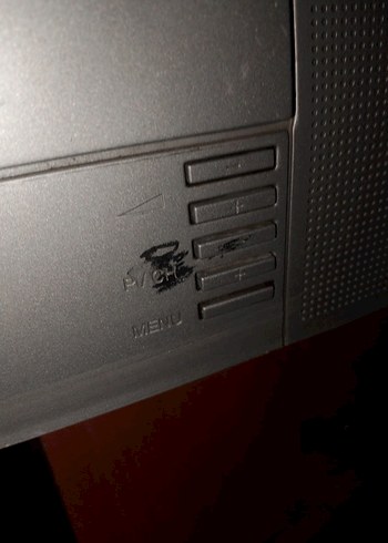 Gri büyük tüplü televizyon - Görsel 6