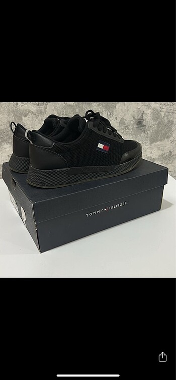 36 Beden siyah Renk Orjinal Tommy hilfiger 36 numara cok temiz