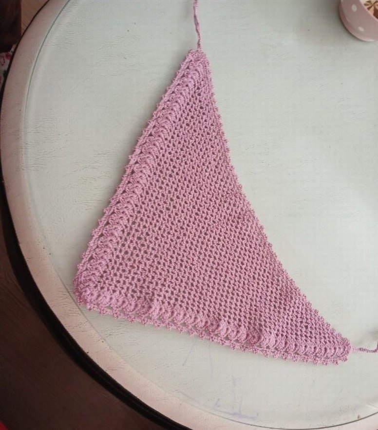 El yapımı Pembe Üçgen Örgü Bandana — görsel 3/3