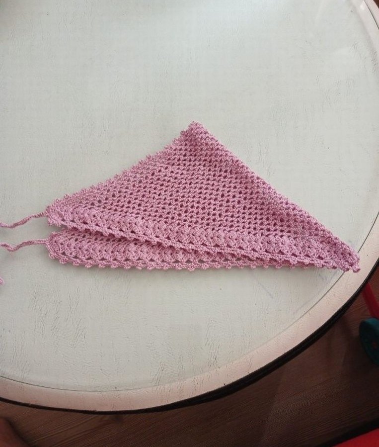 El yapımı Pembe Üçgen Örgü Bandana — görsel 2/3