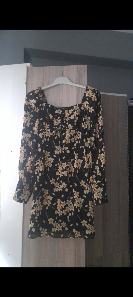 Siyah Çiçekli Kare Yaka Elbise — görsel 8/10