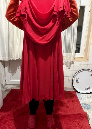 Kırmızı Saten elbise - Görsel 2