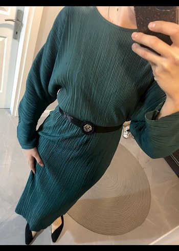 Yeşil Pilili Uzun Kadın Elbise - Ana görsel