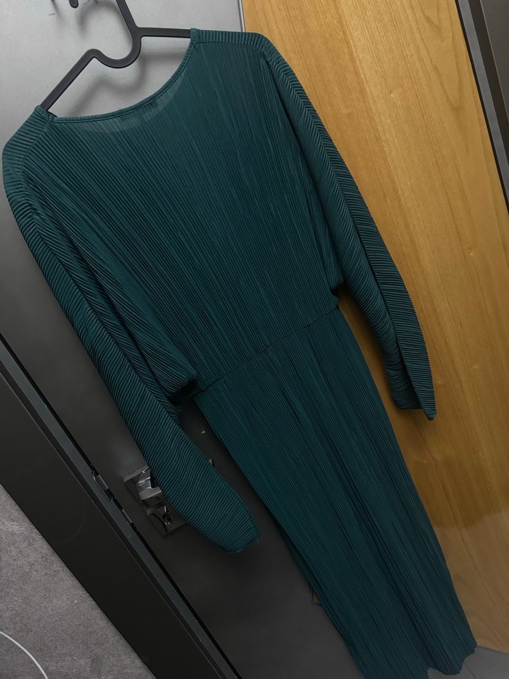 Yeşil Pilili Uzun Kadın Elbise - Görsel 3