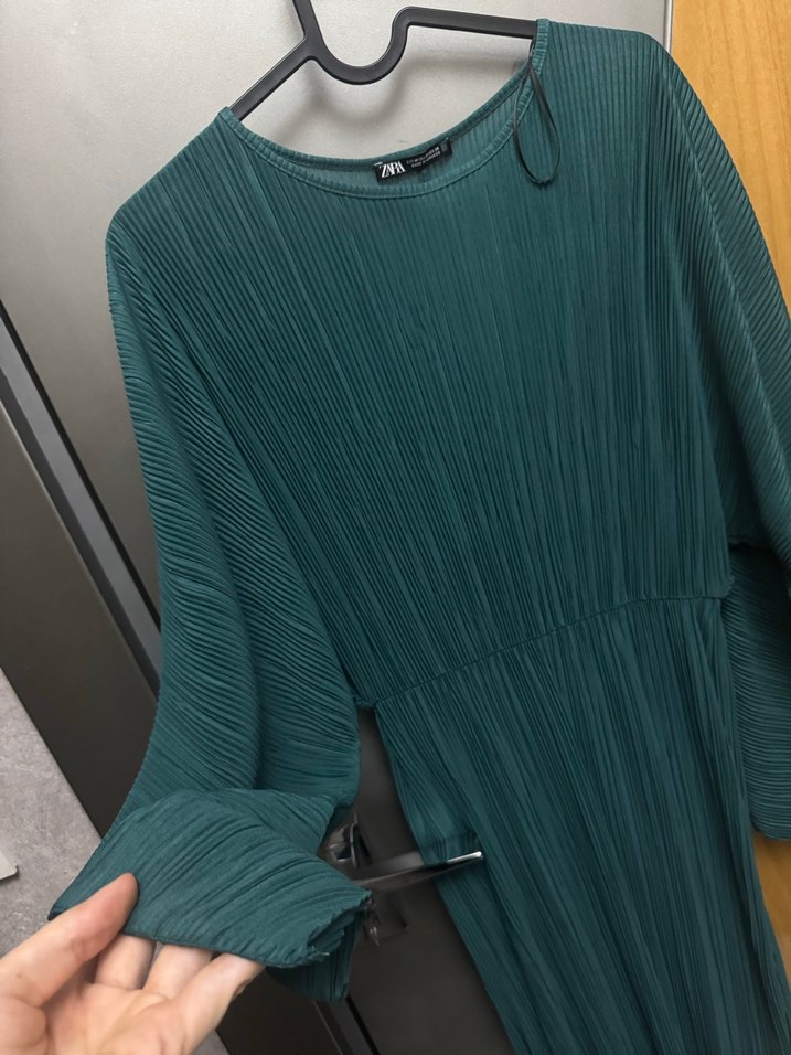 Yeşil Pilili Uzun Kadın Elbise - Görsel 2