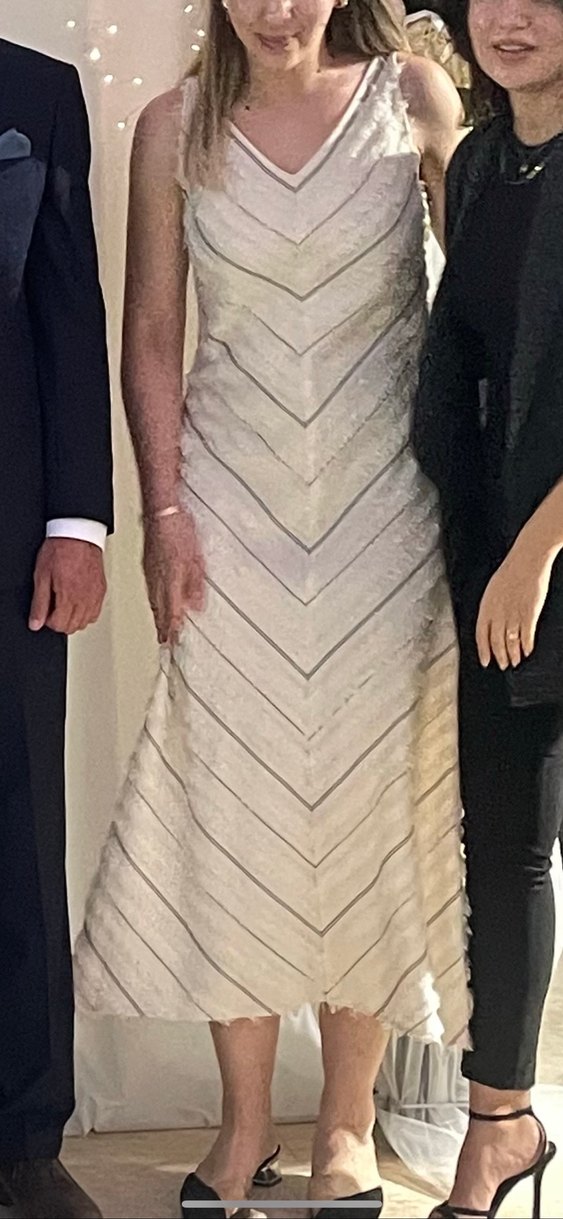 Uzun Beyaz V Yaka Elbise - Görsel 2