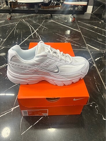 Nike ORJİNAL NİKE YARI FİYATINA
