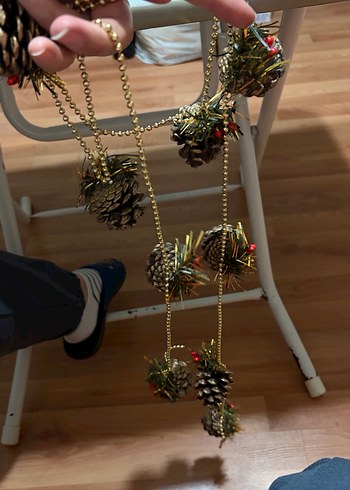 Koyu Kahverengi Çam Kozalağı Süs Zinciri - Görsel 2