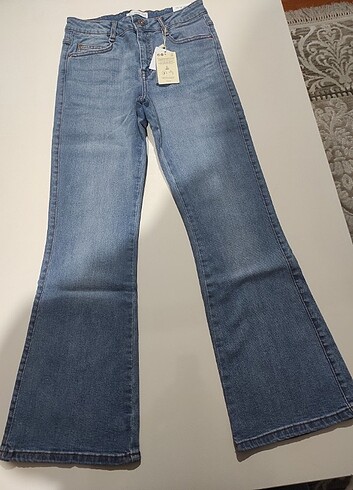 13-14 Yaş Beden MANGO KIZ ÇOCUK iSPANYOL PAÇA PANTOLON 13 14 YAŞ SIFIR ETİKETLİ