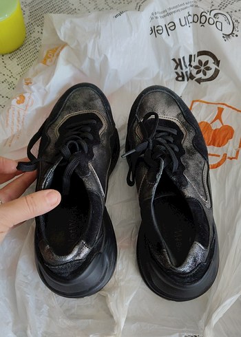 Gri Yılan Desenli Bağcıklı Stiletto Topuk Spor Ayakkabı - Görsel 3