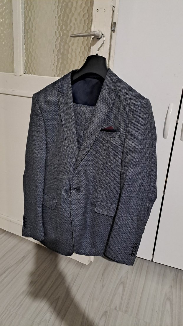 Gri Düğmeli Erkek Takım Elbise - Görsel 3