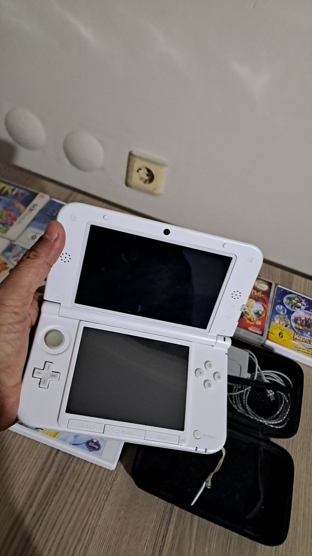 Beyaz Nintendo  XL 3DS Taşınabilir Konsol - Görsel 3