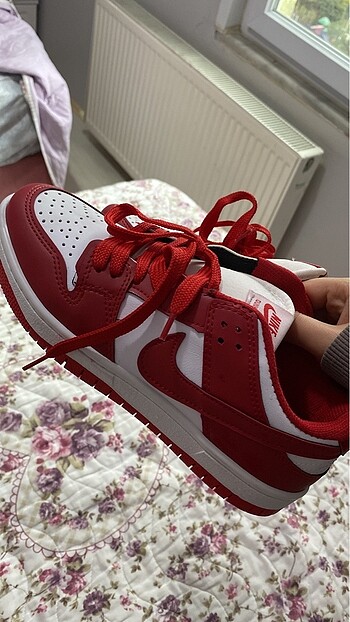 40 Beden Kırmızı spor ayakkabı