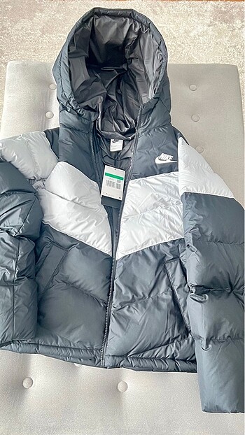 12-13 Yaş Beden siyah Renk Nike mont