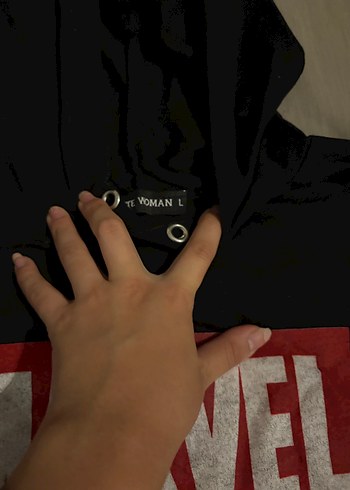 Trendyol & Milla Marvel Baskılı Siyah Kapüşonlu Sweatshirt