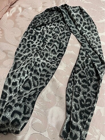 Leopar desenli fular
